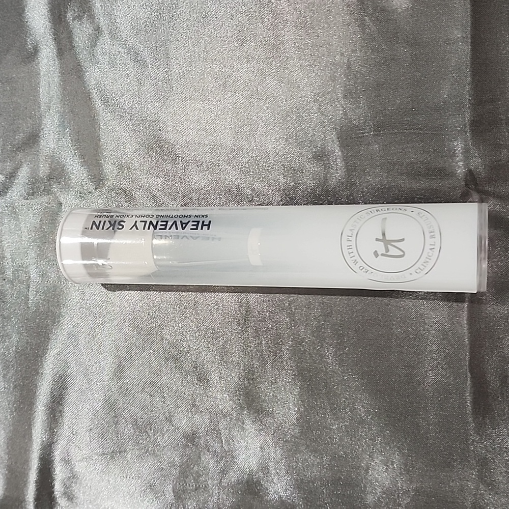 Makeup brush